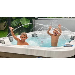 Coast spa 2.35 x 2.35 x 1.00 mtr. Occasion
